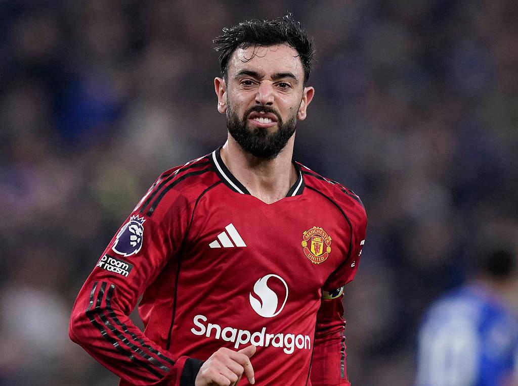 卡里克6轮狂揽16分转正成定局，B费梅努留队，曼联阵容迎来稳定期