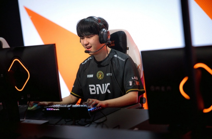 BFX打野Raptor：大家确实好像是紧张了 Xun前期应对很好 我自己做得也不差